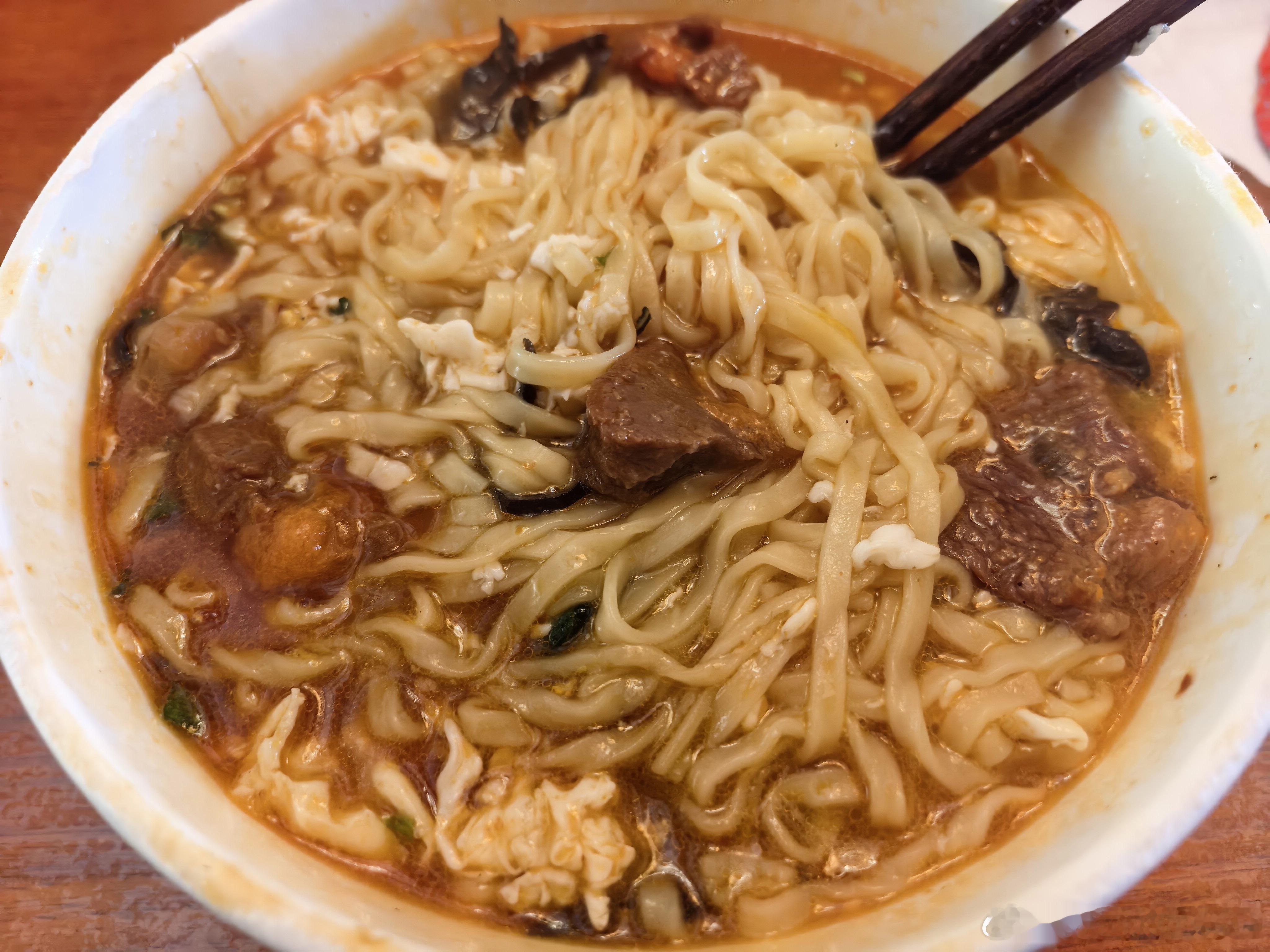 吃点碳水，困了眯一会[嘻嘻] ​​​