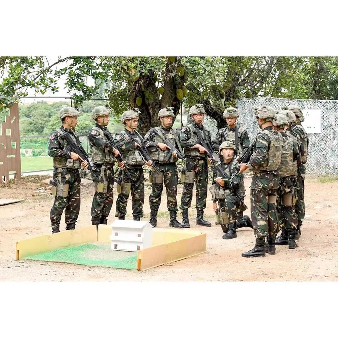 每天早上第一个赞给守护我们的中国军人！早安！