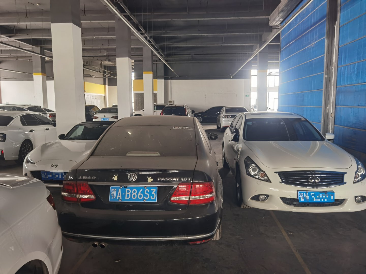 一早起来小钱兄弟打电话让我帮他挪车，对于他一个新手来说真的有些困难。这样的角度，