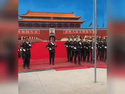 吴营村手绘天安门升旗仪式：笔尖绘山河，赤诚敬家国

吴营村手绘天安门广场的升旗画