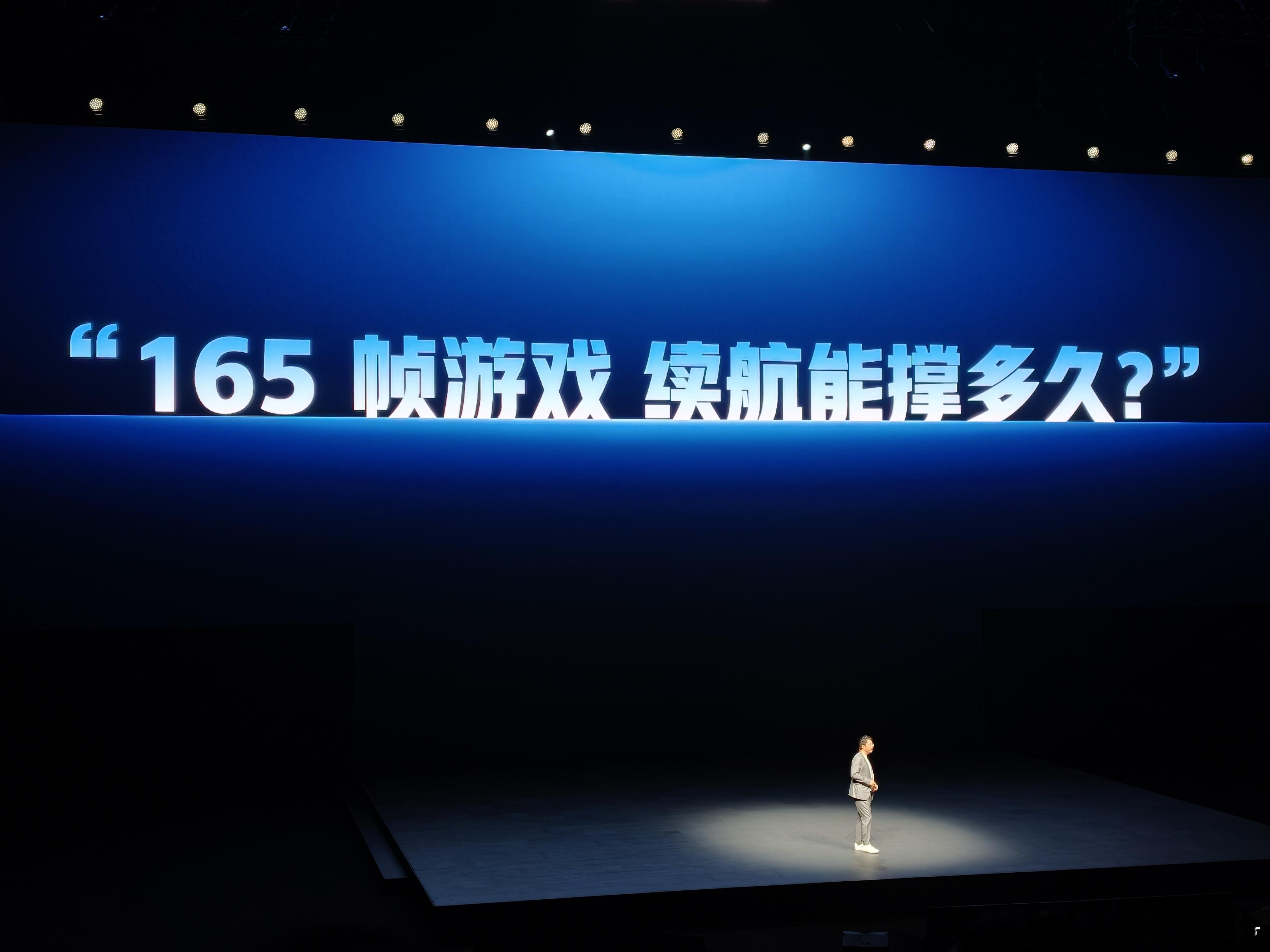 一加15电池容量7300毫安时，120瓦闪充，还有50瓦无线充电[doge]玩1