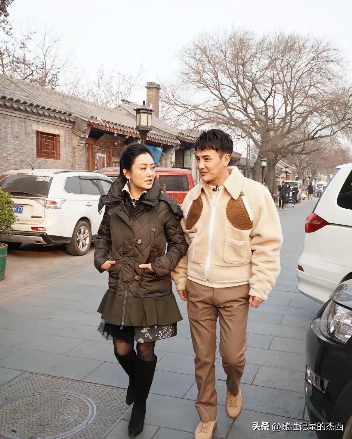 不知道是化妆造型的问题， 还是其他的，女神老了很多，看起来没有荧幕中那么好看，整