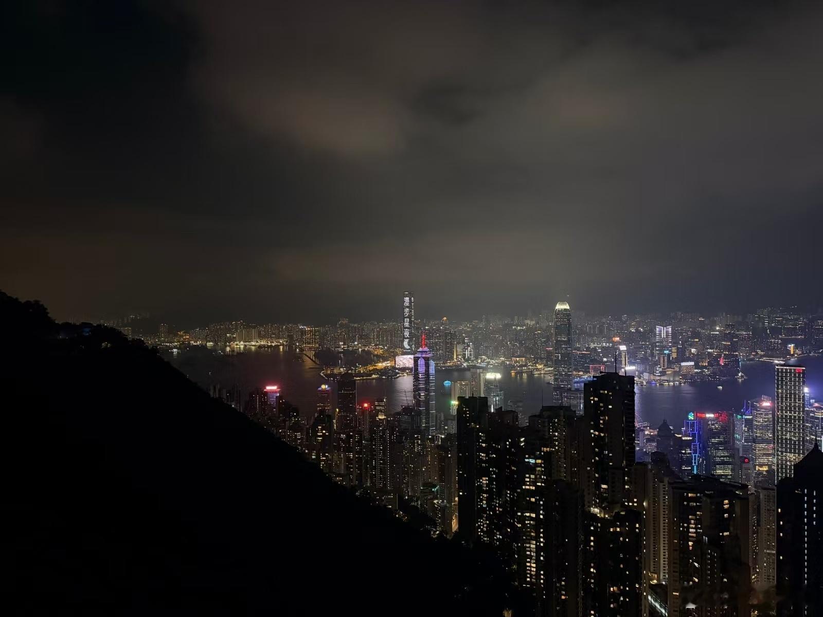陈奕恒高会更新陈奕恒高会更新啦，照片里少年感满满，简简单单的画面就很有吸引力 ​