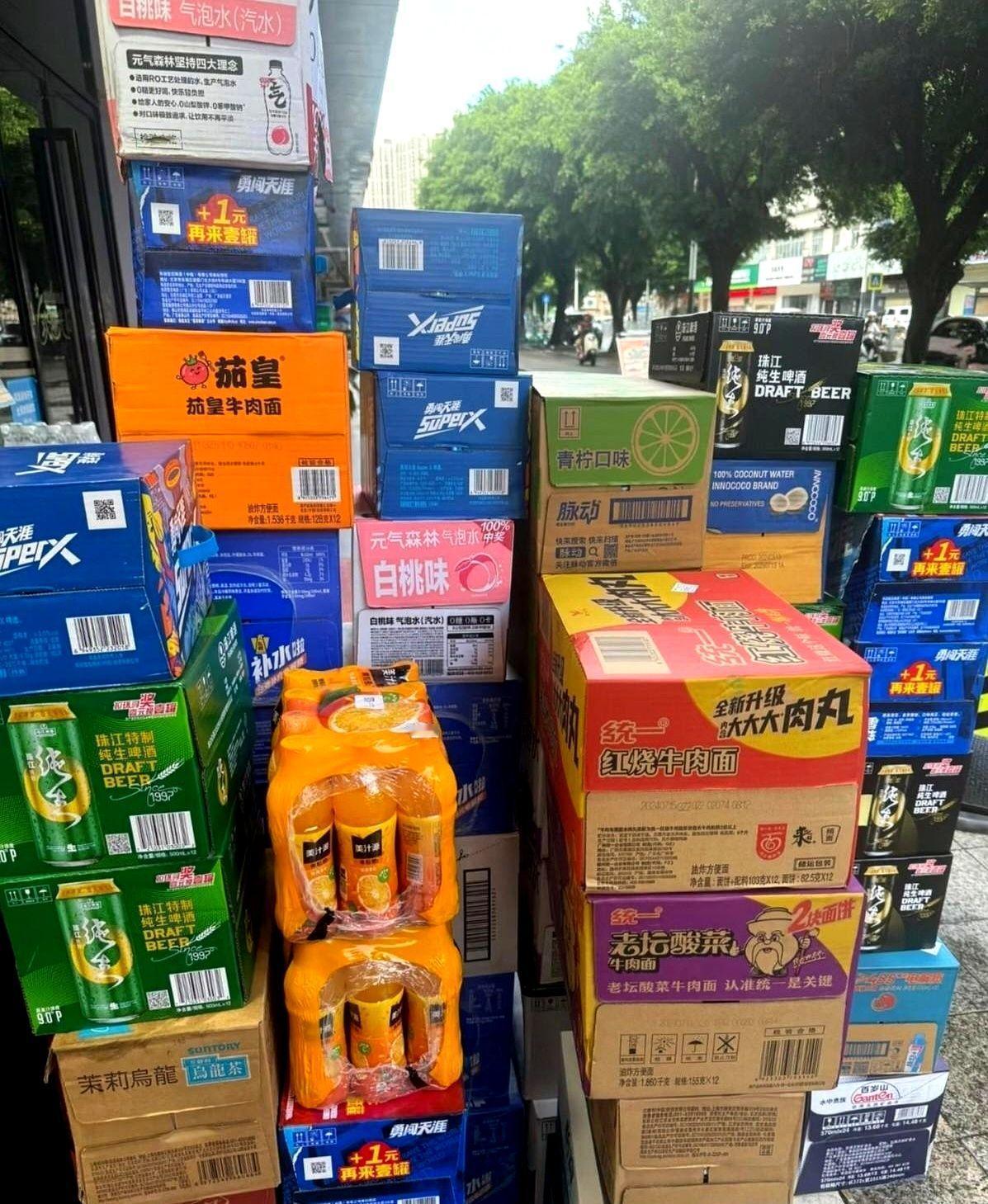 00后真不干了。
签了合同还被逼无偿加班？
劳动法摆设？
别天真了！
这事儿不是