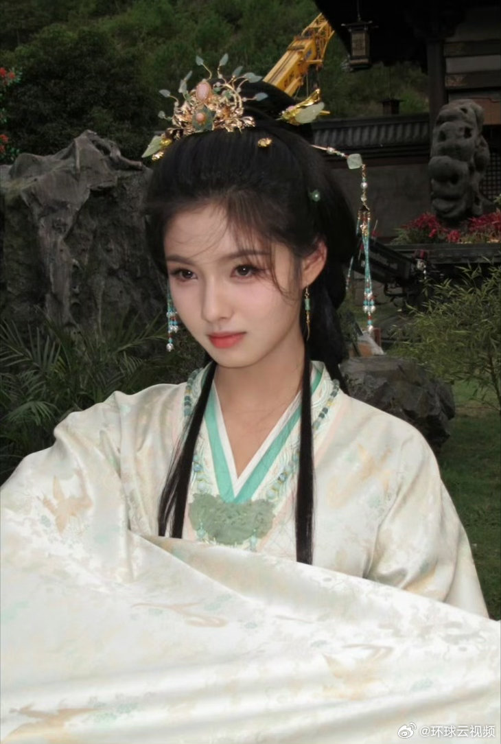 艾米好灵啊 解锁谢嘉鱼全新魅力时刻，艾米把少女的澄澈与灵动融合得刚刚好，眉眼间皆