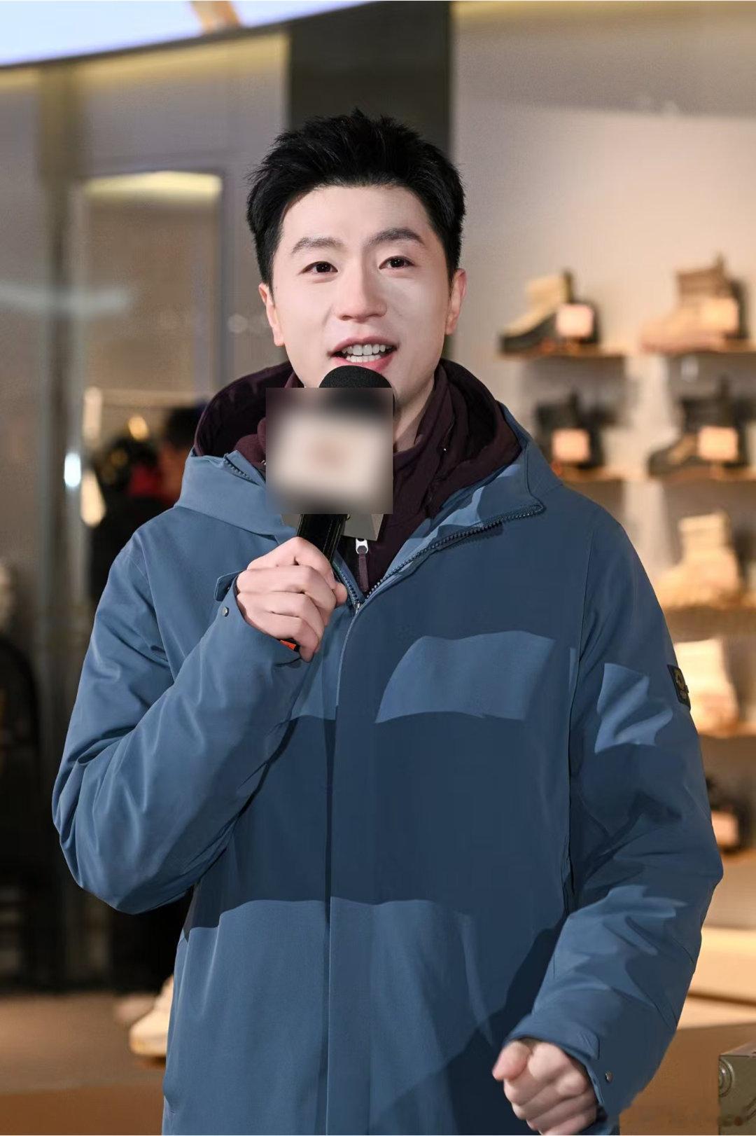 在三里屯看到了马龙 家人们谁懂啊？！在三里屯偶遇到了马龙！！！龙队真的太有审美了