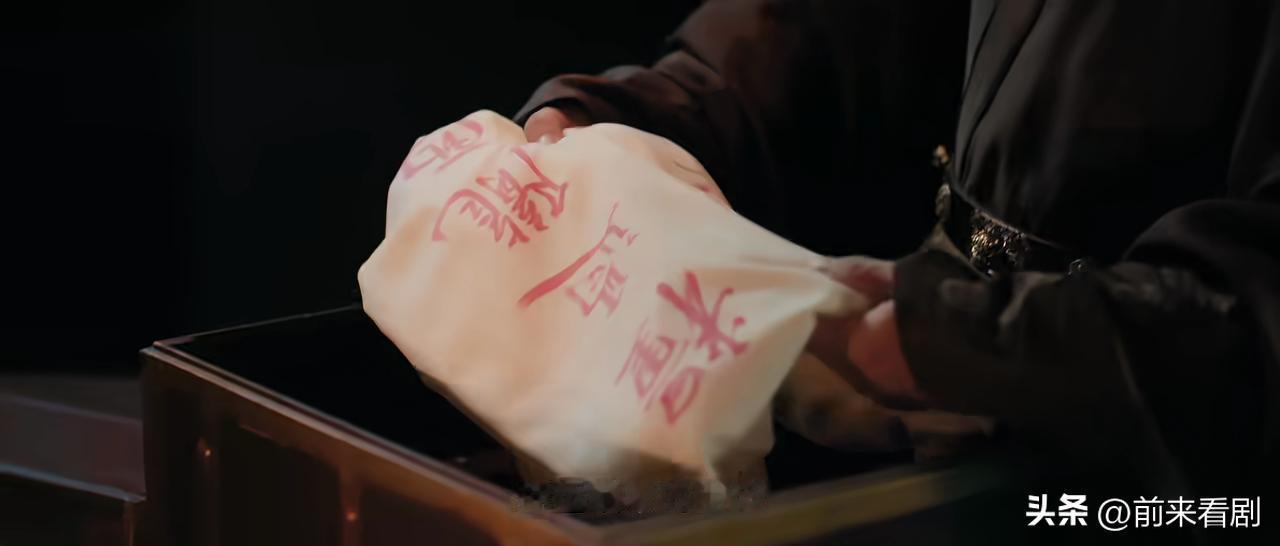 《花开锦绣》第30-31集预告：想单单凭借运粮士兵的血衣就想扳倒俞阁老的势力还是