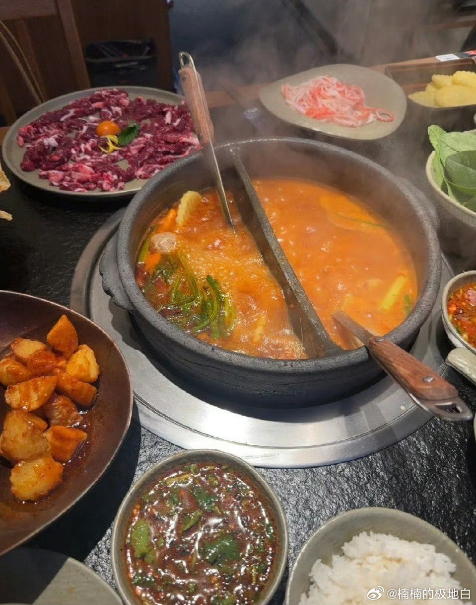 这就是大学生多吃不胖的原因吧 炸鸡配帕梅拉，奶茶兑黑咖啡～ 大学生的平衡术：吃时