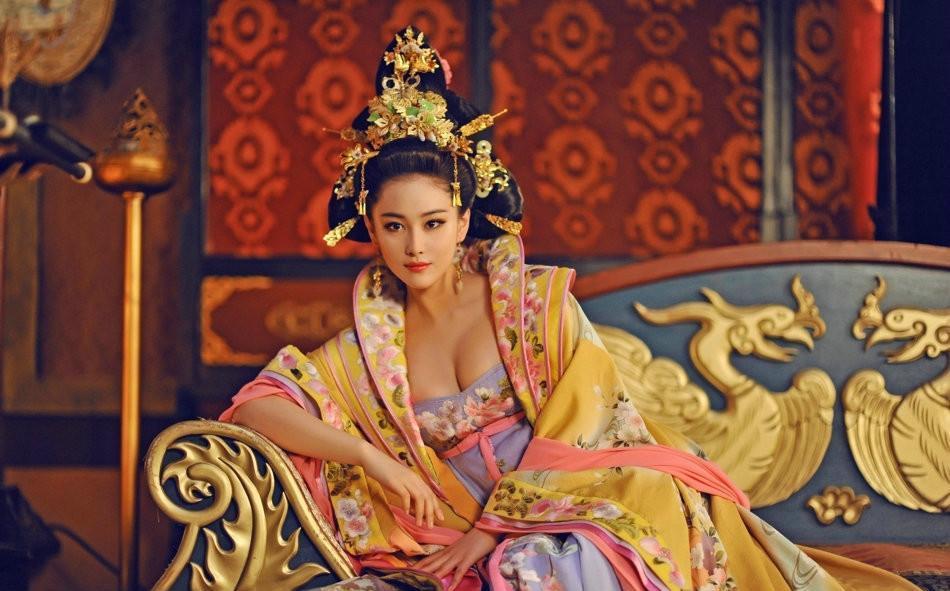 武则天对王皇后和萧淑妃用了独创的“骨醉”酷刑，是真的吗？说砍去手脚扔满是烈酒的大
