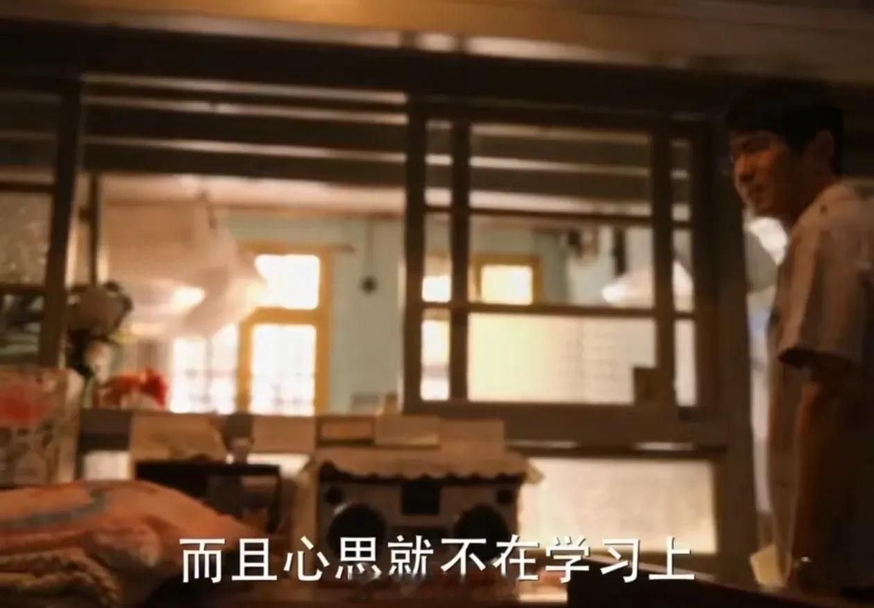 《小巷人家》鹏飞没能考上高中，让我明白，自己的孩子只能自己带，不能假手于人。我估
