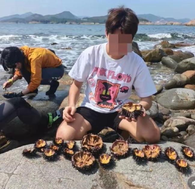 大陆游客香港又闯祸了！ 今年五一内地游客在香港海域闹出大争议，跑到西贡火石洲海边