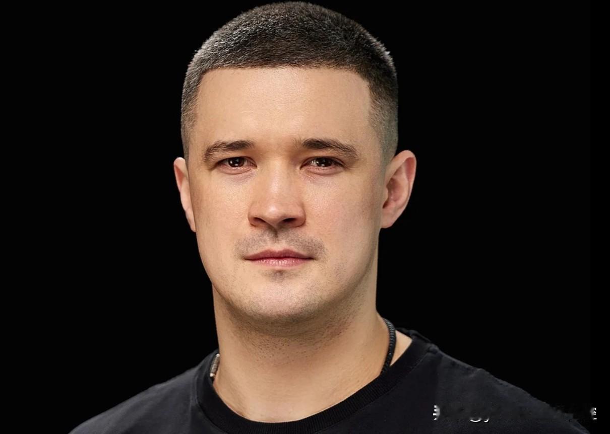 乌克兰现任防长米哈伊洛·费多罗夫原本是乌克兰第一副总理，因为在制订乌克兰无人机发