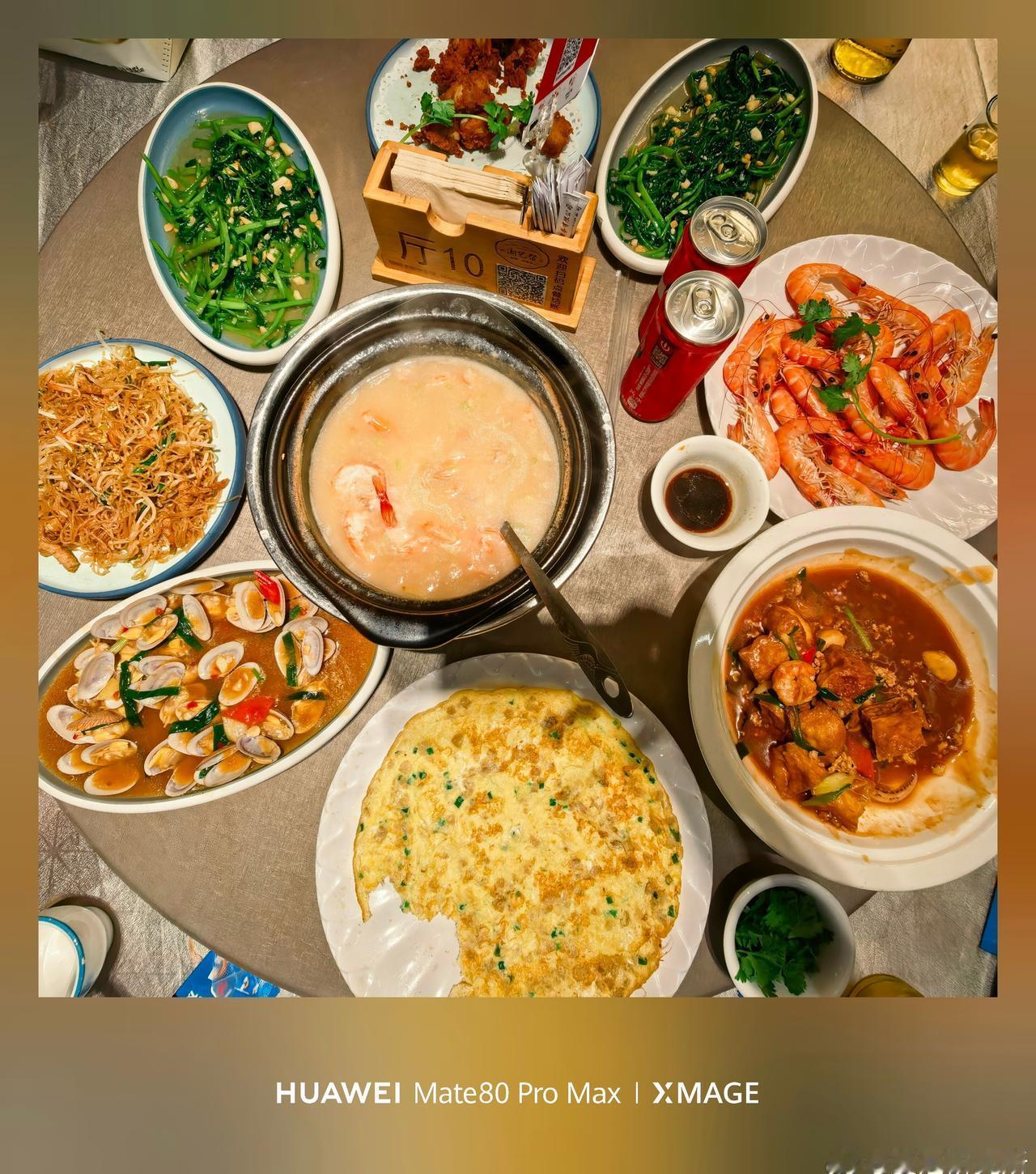 和摄影博主们吃个饭～
聊到了手机 说到了真我
然后问我 你应该不知道真我吧
我能