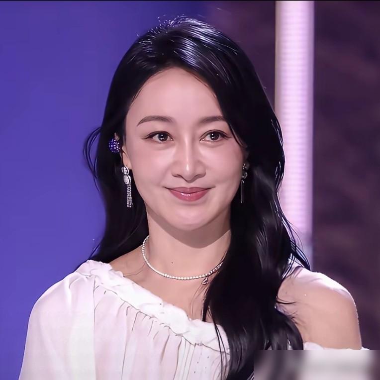 苦练三年舞蹈去闯综艺，刚下台连自己的背包都不准拿。你敢信老牌演员赵子琪输得多憋屈