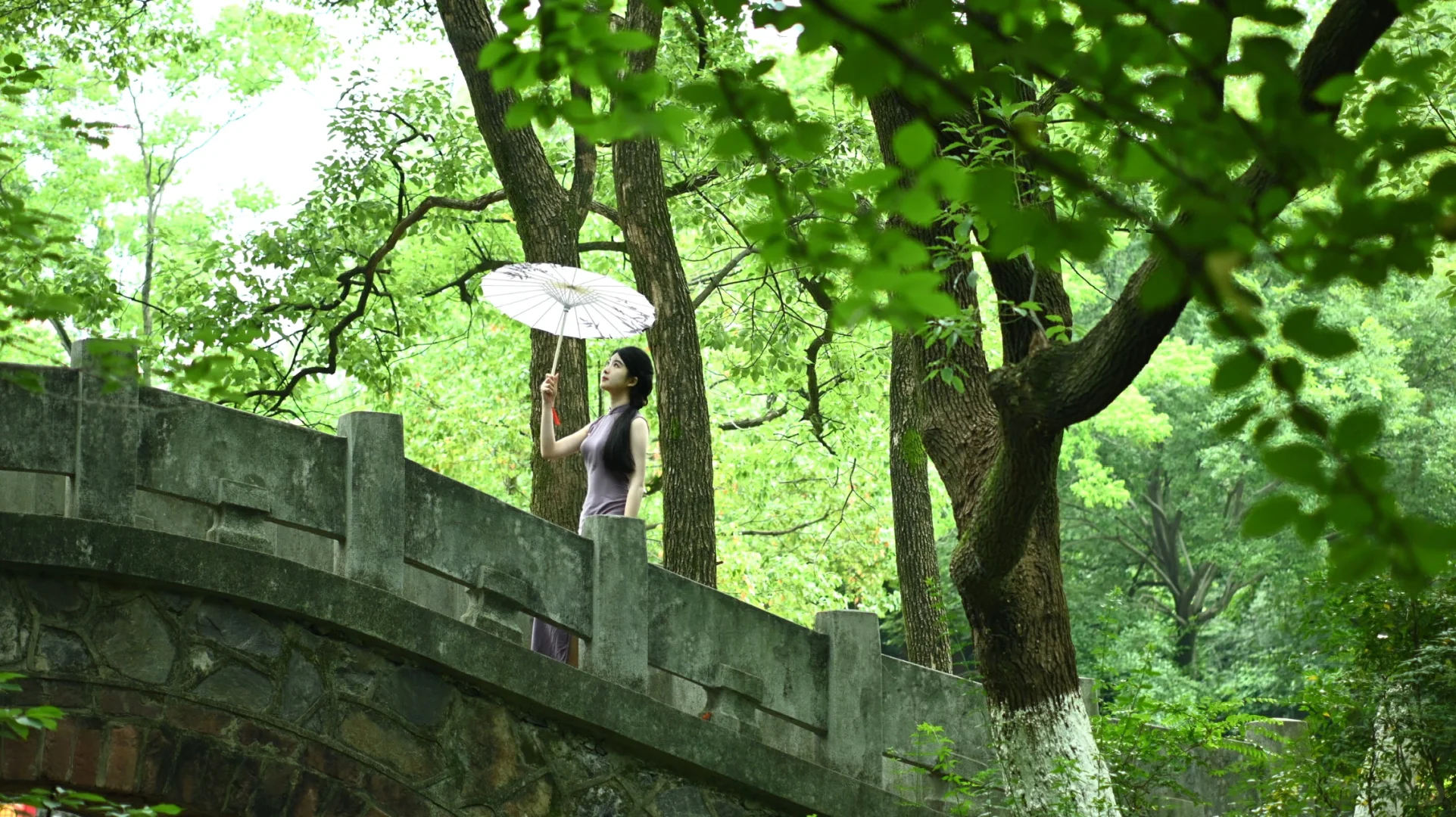 你撑把小纸伞 叹姻缘太婉转