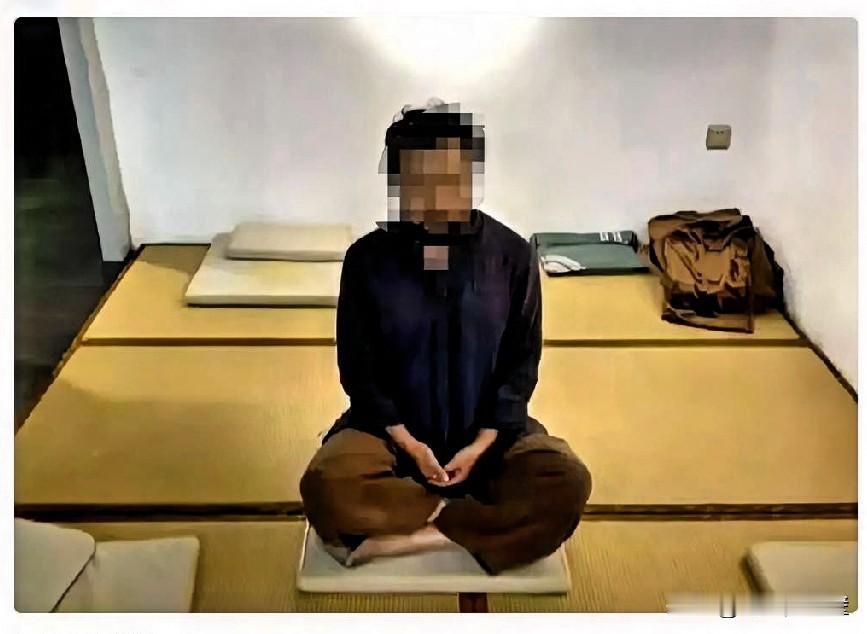 我丈夫自称是修行人
他皈依已有三十余载
打坐、诵经，一样不落
我也曾深信他就是个