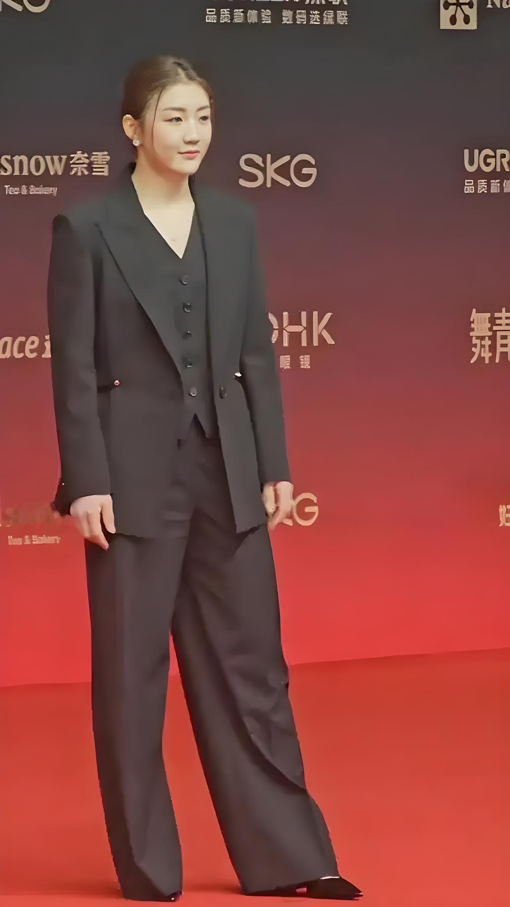 大家不要羡慕陈梦了
因为我们永远不可能成为她！
仅仅就这一个条件，我们就无法达到