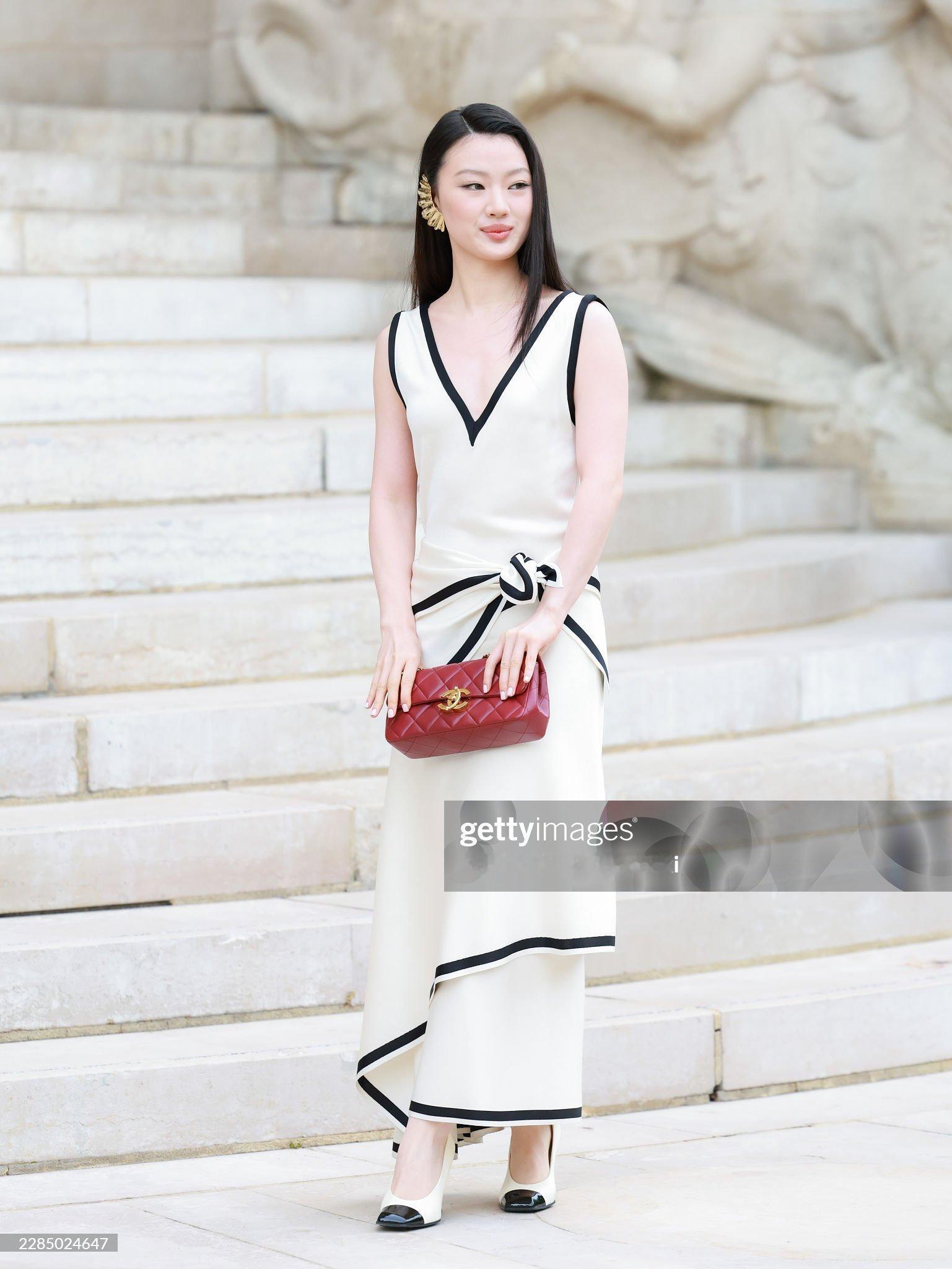 巴黎高定时装周大秀直击  单依纯身穿 CHANEL 2027 早春度假系列，亮相