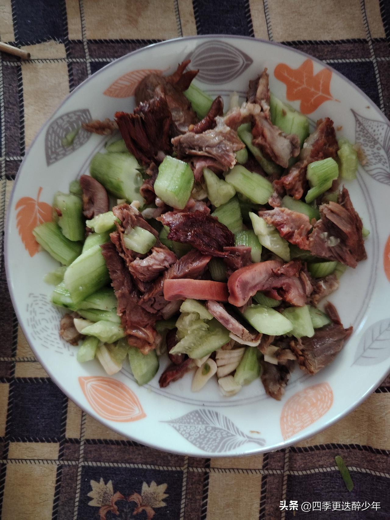 三五七言诗•二月二
二月二，龙抬头，
布局丰收景，努力争上游。
驾驭祥云飞五州，