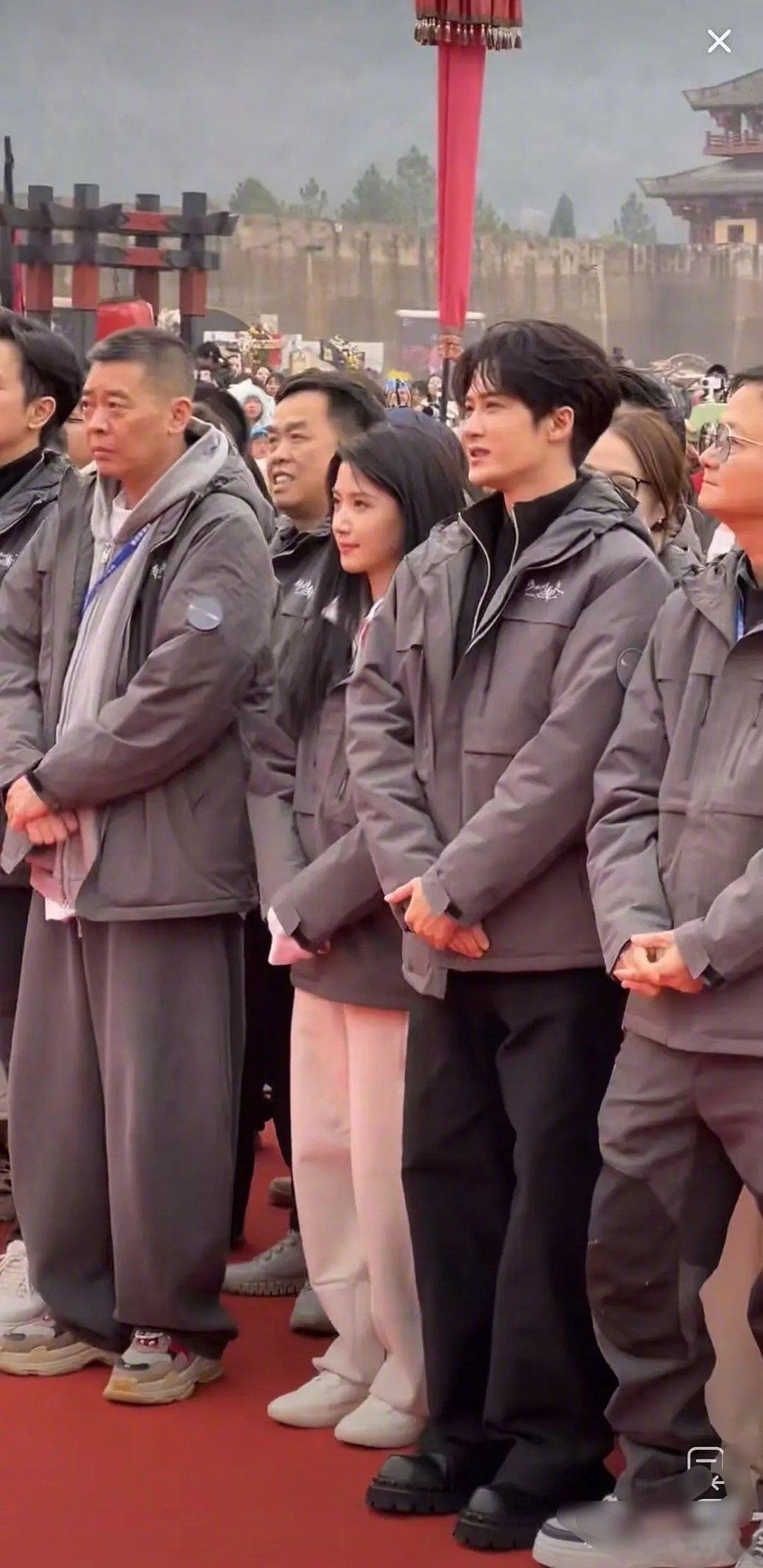 檀健次卢昱晓何不同舟渡开机同框，期待两人合作吗～ 