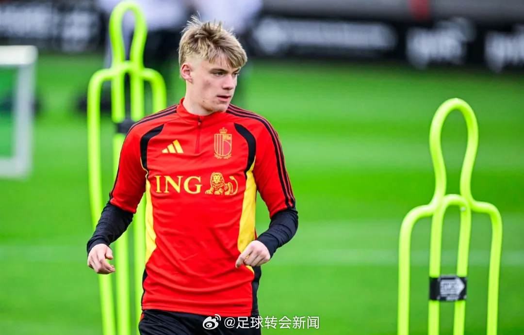 德国天空体育消息，勒沃库森和莱比锡红牛同样正在竞争纳坦-德卡特，这名新星也依然是