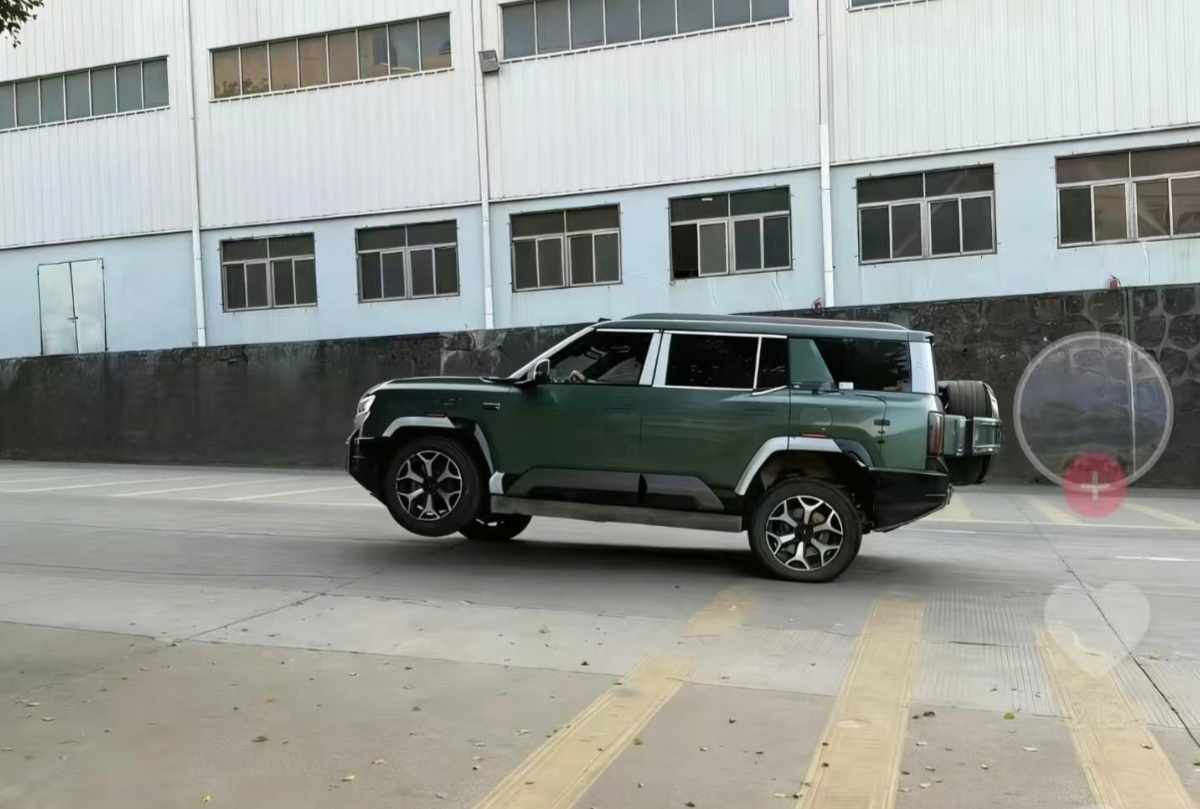 有爆料说新款豹8要上新云辇，支持3只脚模式，如果属实的话，换胎还要什么千斤顶爆胎