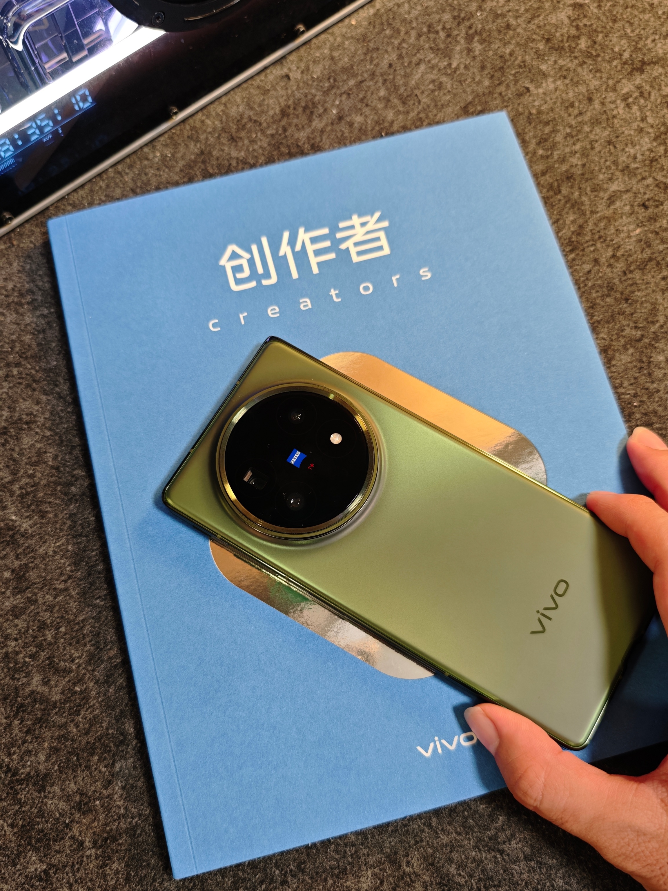 vivo2025创作者杂志：互联网公司还会投入时间和精力做一本实体书，在快餐年代