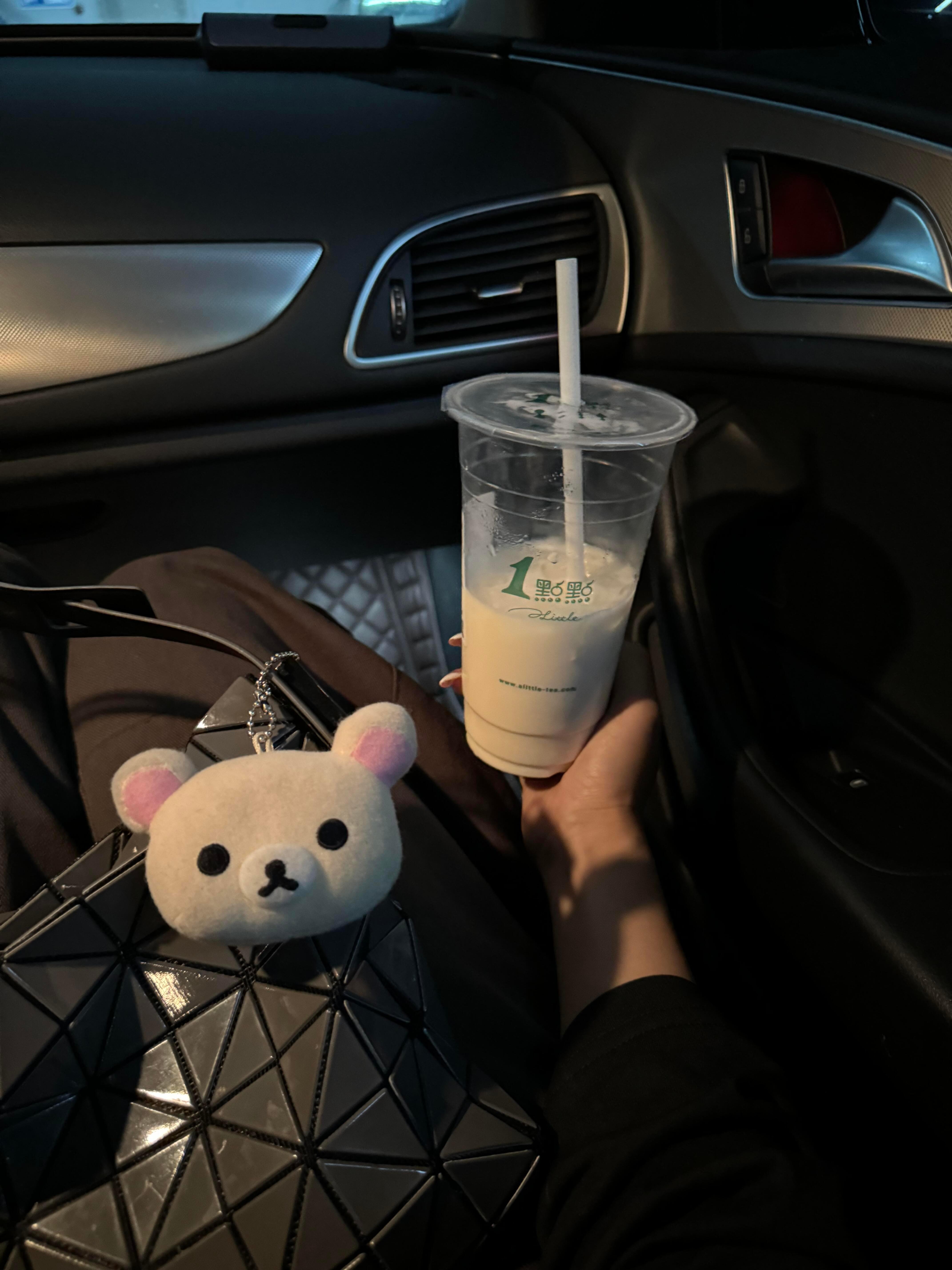 🍁𝗛𝗲𝗹𝗹𝗼 𝗔𝘂𝘁𝘂𝗺𝗻🍂生活有点苦,但奶茶很甜,秋