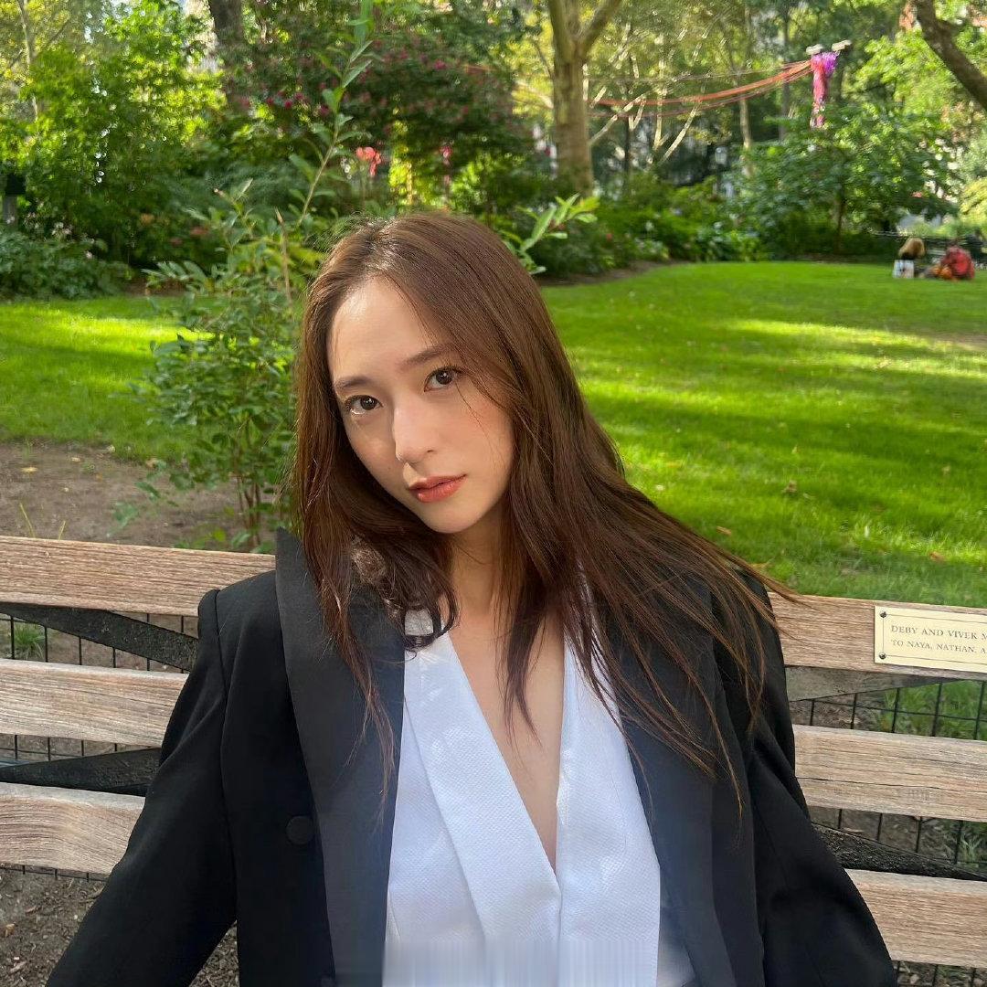 #明星私服搭配[超话]# 郑秀晶krystal  更新ins 5G入秋啦 ​​​