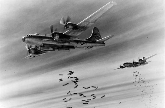 1943年3月3日，为了阻止日本海军运送陆军第51师团增援新几内亚的莱城，盟军西