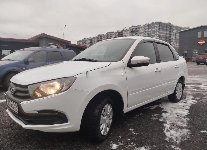 拉达Granta，这是2023年在俄罗斯上的牌，1.6升汽油机可以输出90马力，