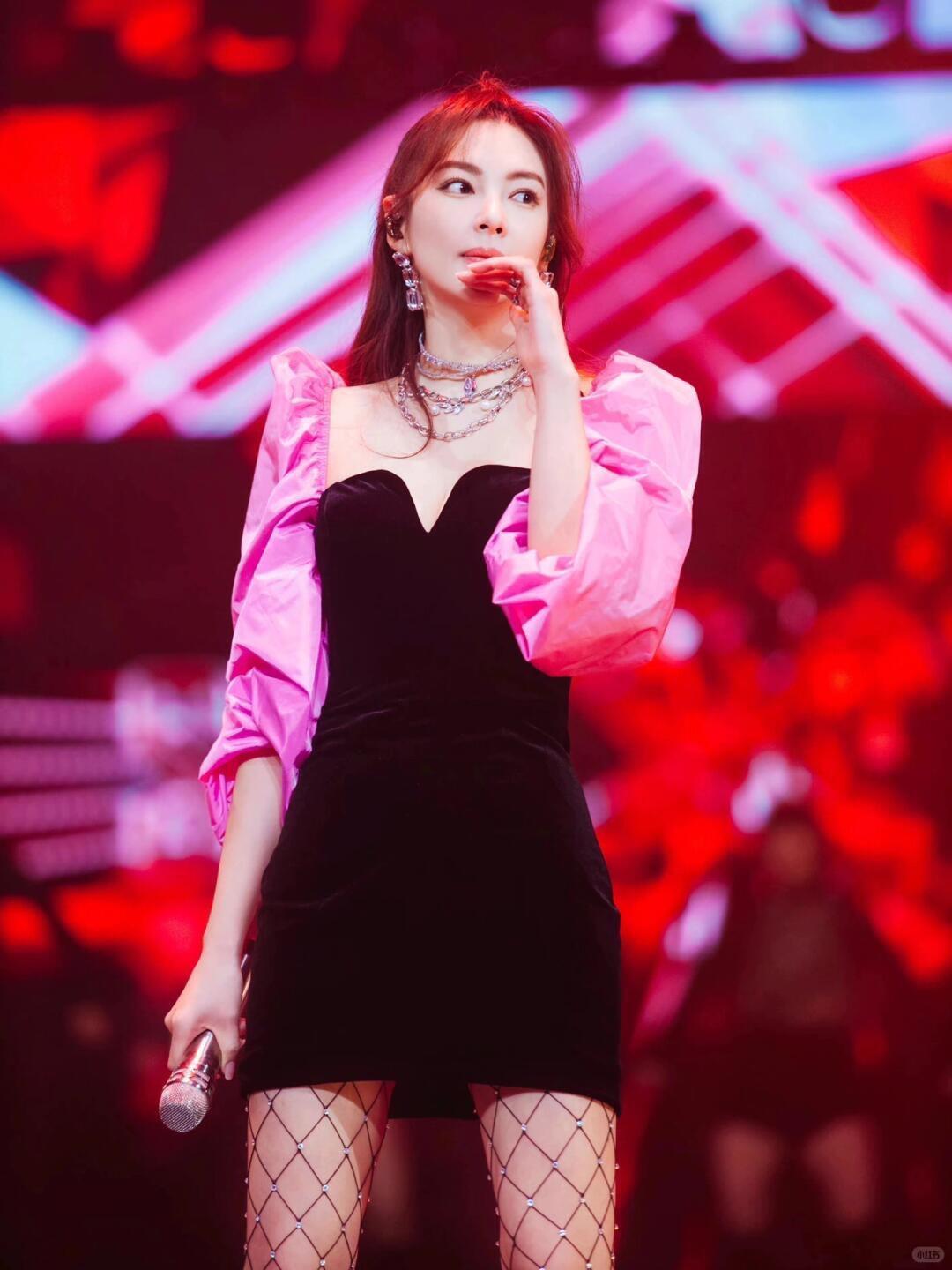 张雨绮从女团变为女团见证人瞧瞧张雨绮，从女团一路闯成见证人，演戏、短视频样样行，