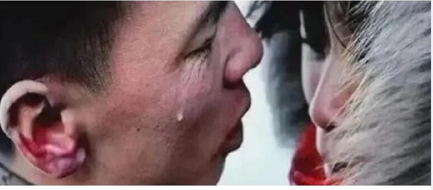 军号已响，他半路折返，只为再看一眼流泪的你
 
军号划破清晨的宁静，行囊已备好，