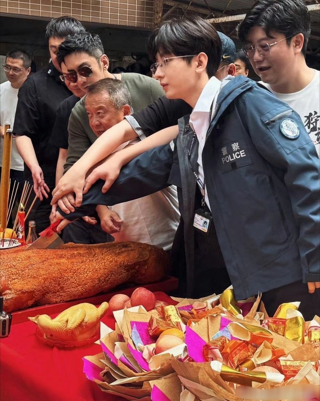 狩谎正尝试用一种新的打法，将群众拉回观众席。从这些低调务实的人身上看到了影视从业