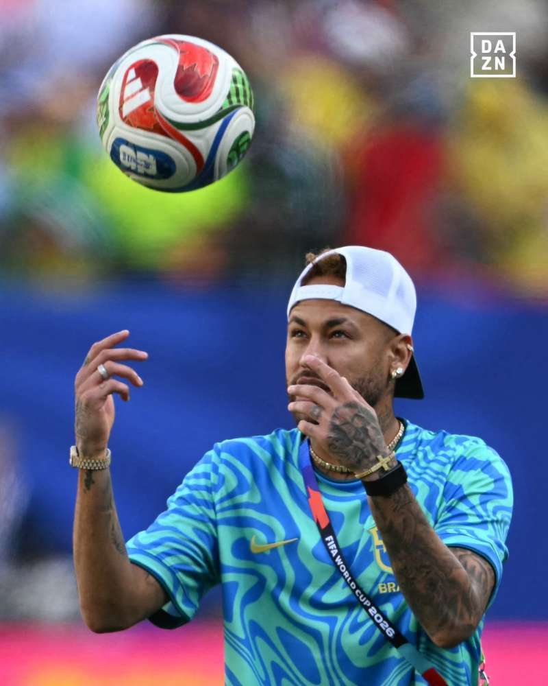 neymar 内马尔踩场图！加油恢复，早日复出内马尔巴西vs摩洛哥