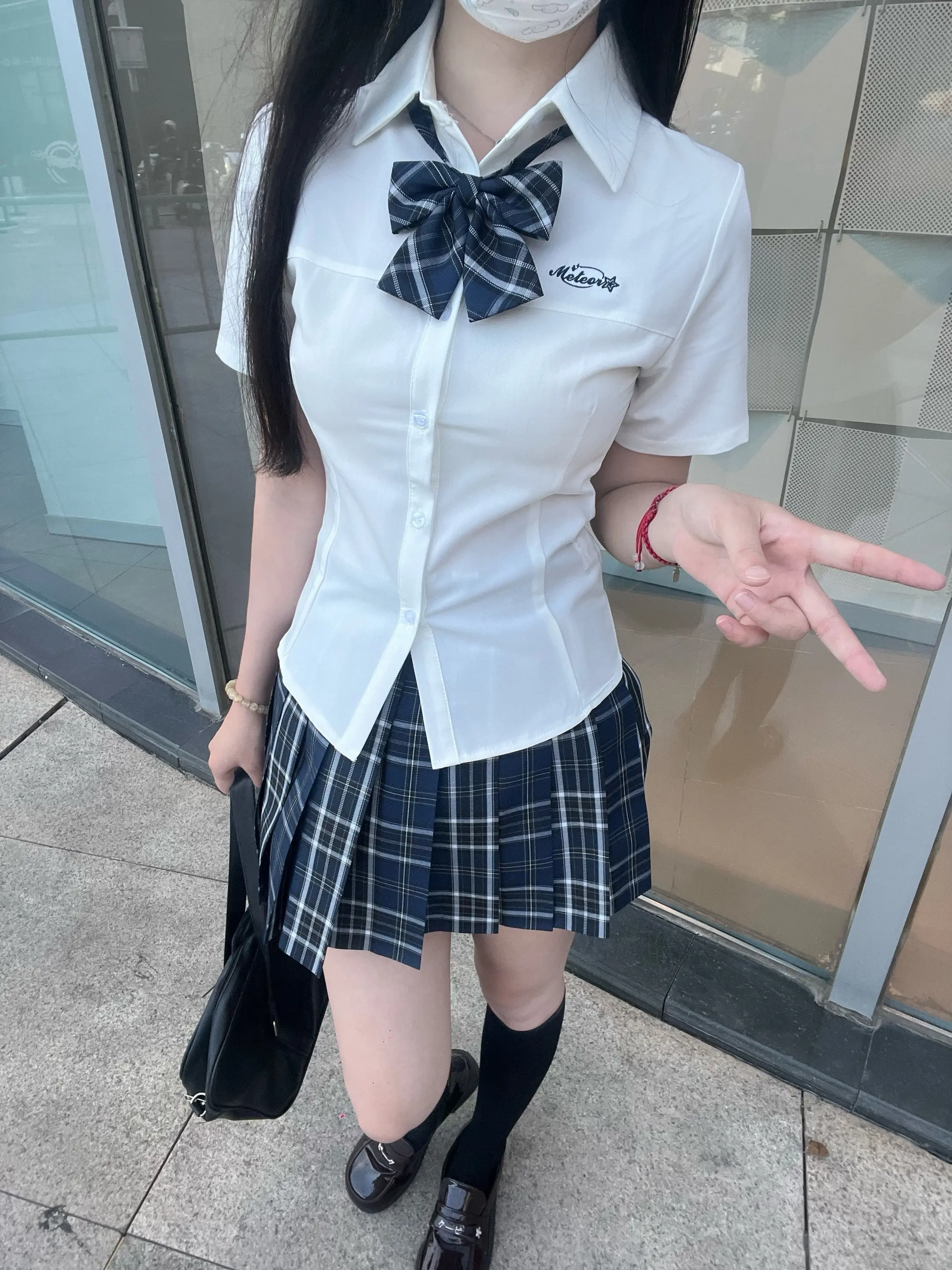 不是讨厌我吗 怎么招招手就过来了