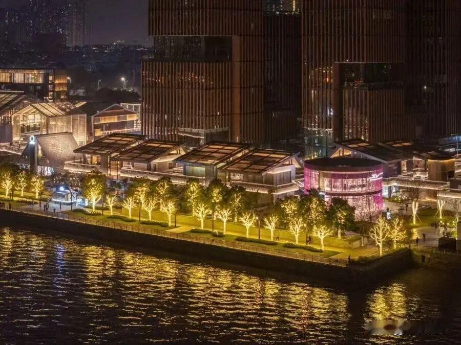 广州一直都强调“东进”“南拓”，为何广州西部的商业布局越来越多？

聚龙湾太古里