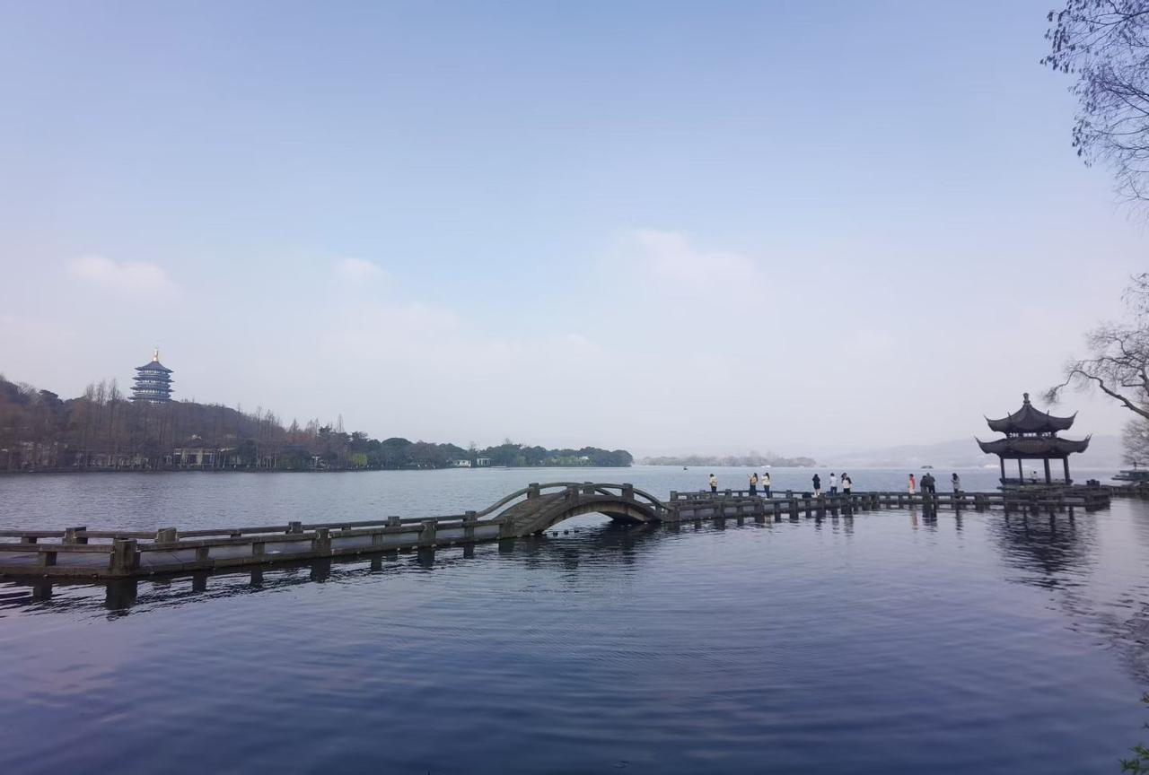 女人最美的样子一定不是相夫教子，也不是老实听话，更不是乖巧省钱，而是你已经可以靠