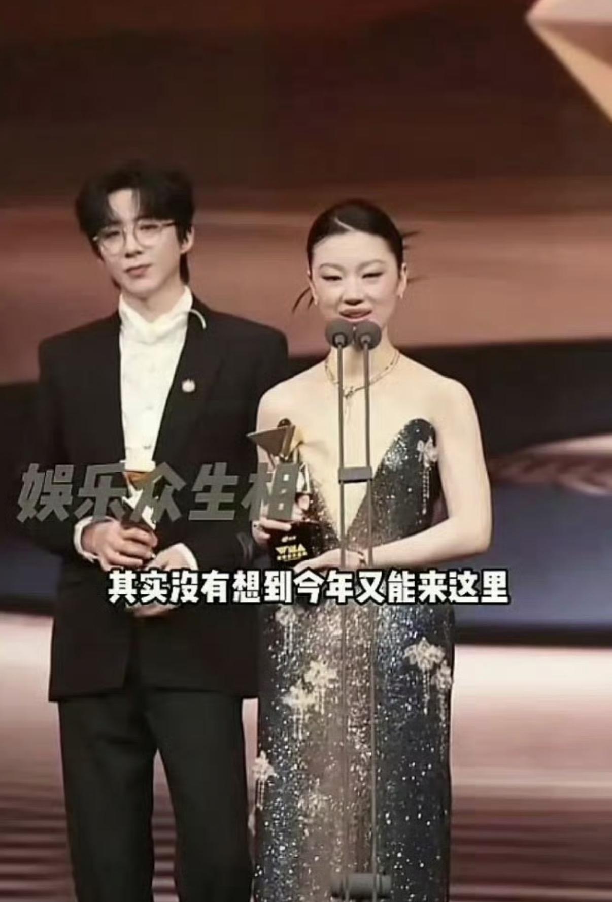 单依纯这个妹子绝非等闲之辈啊，嗷嗷自信，嗷嗷有个性！
看她的长相我还以为是个清纯