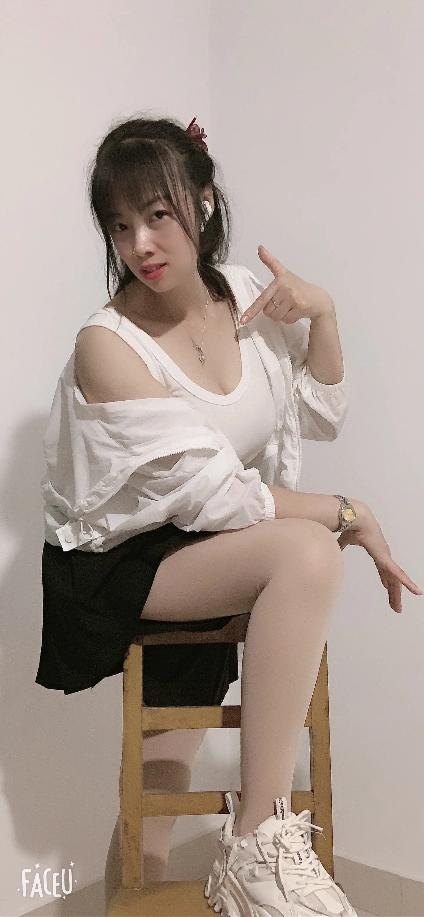 “宝，人生只有 次，一定要把喜欢的人搞进黑 名单，别问我为什么?”