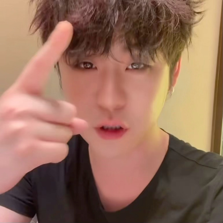 今天内存不够 发现他好久🥢手都没更新所以我就把它卸载了谁知道晚上就更新了