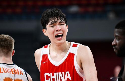 中国男篮对战荷兰，老叔在使用杨瀚森时，不妨多参考他在发展联盟的表现。他擅长高位策