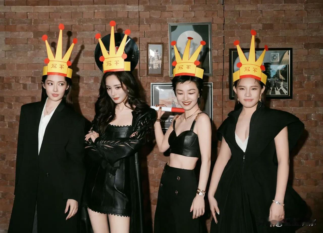 小时代组合怎能不令人唏嘘？林萧成为了梦寐以求的老板，在时尚界也有了自己的地位；顾