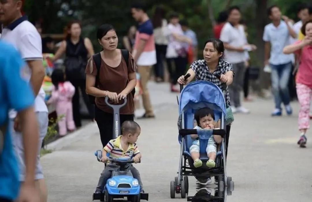 生育大局定了？如果没有意外，明年中国新生人口或将迎来3大变化

2025年人口数