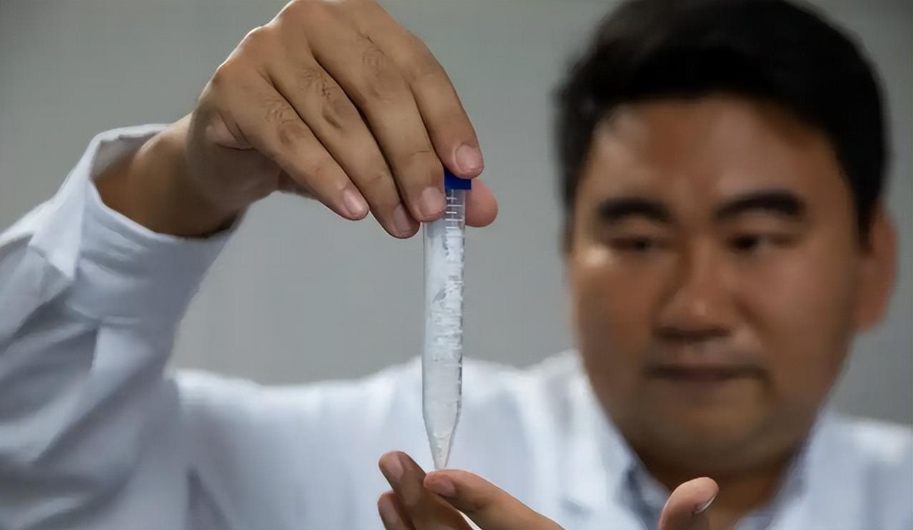 不少人还记得2021年刷屏的一则科技消息，中科院天津工业生物所成功实现二氧化碳人