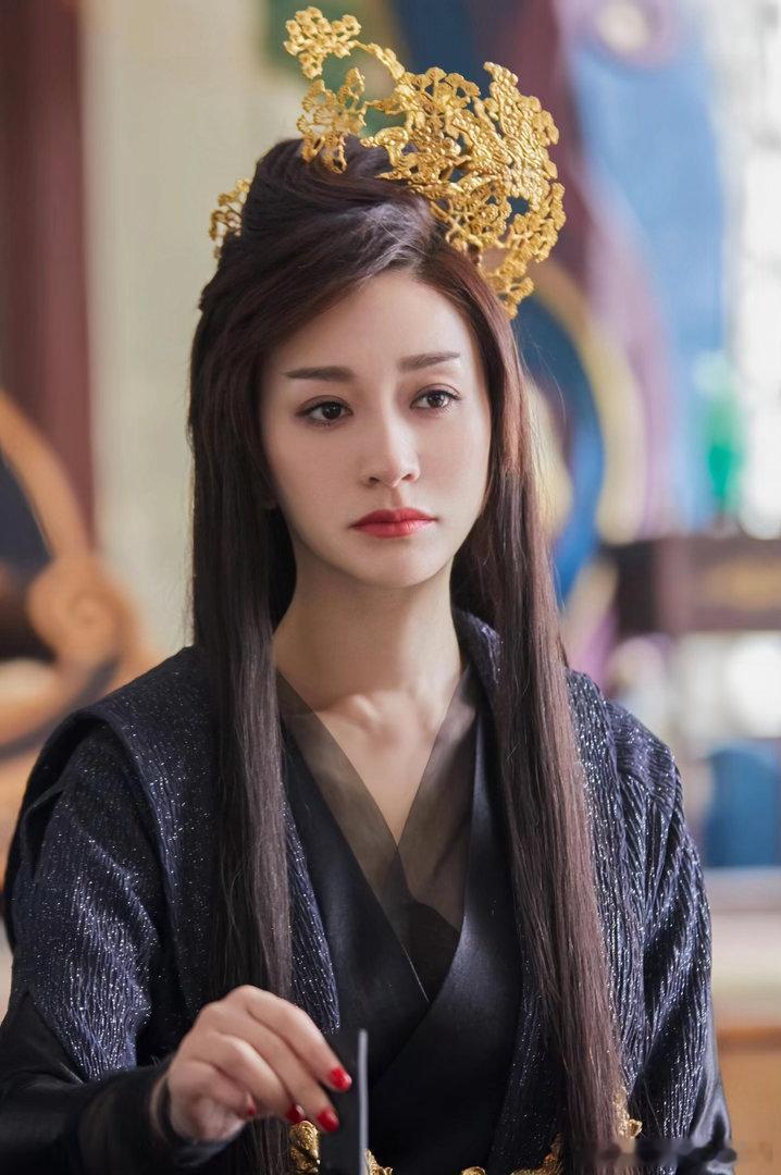 李小冉一开口我就笑了姐你听我的，你好好演戏，唱歌的话我另有人选 