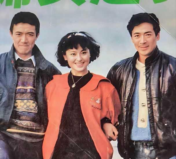 90年代，李幼斌、王璐瑶、寇振海在杂志上的合影。

那时的“黑豹子”，长得还蛮清