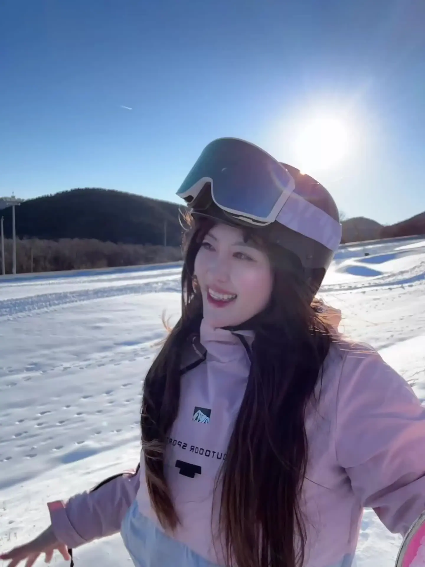 解锁人生新体验～  哈哈哈哈第一次鼓起勇气滑单板，摔了好多屁股墩儿，这...