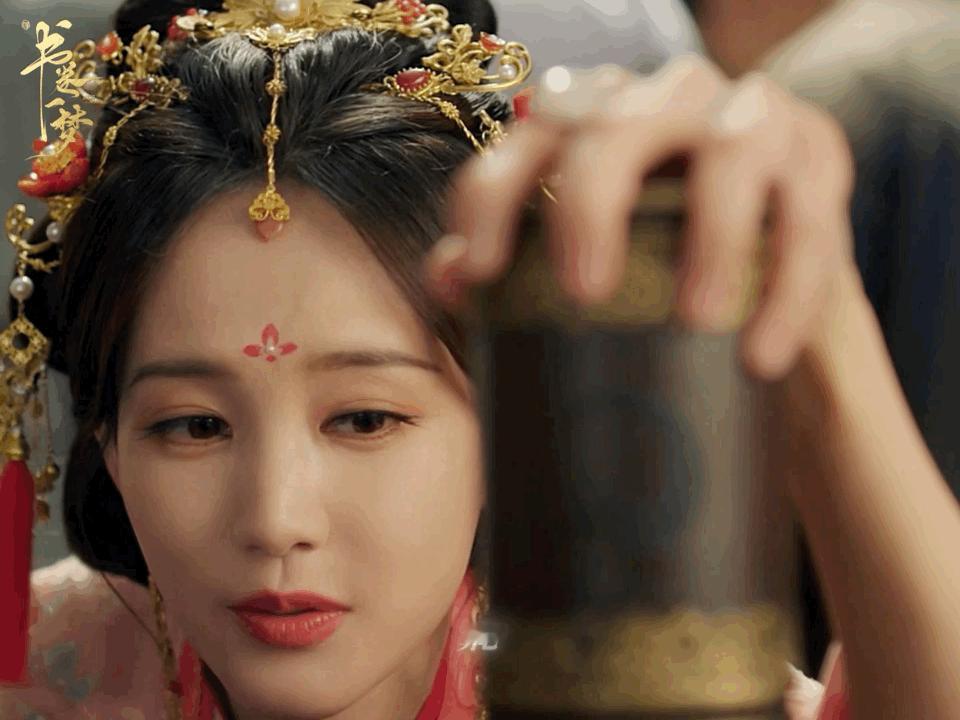 李一桐新剧变赌神上桌 李一桐在《书卷一梦》赌桌鲨疯了！前一秒委屈说不是邱淑贞，下