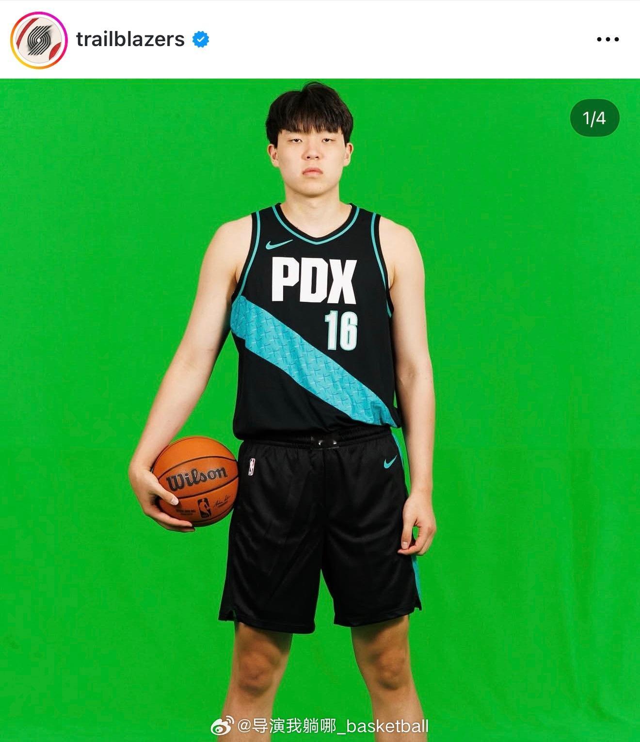 杨瀚森出现在了开拓者赛前新球衣的宣传中，但是今天的比赛还是没能出场，这已经是他连